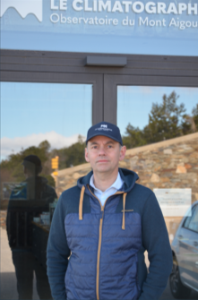 Professionel du climat dans l'équipe du climatographe